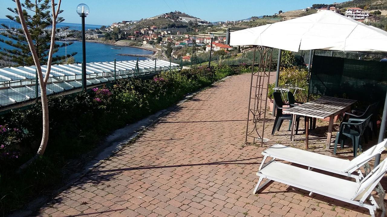 Villa Del Mare Ligure Terme & Spa Piscina A 37 Gradi ซานตาสเตฟาโน อัล มาเร ภายนอก รูปภาพ